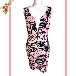 ❤️ Forever 21 Pink Sleeveless Low Cut Mini Dress L